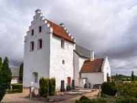 Sonnenlicht auf der Sankt Peder Kirche - Pedersker